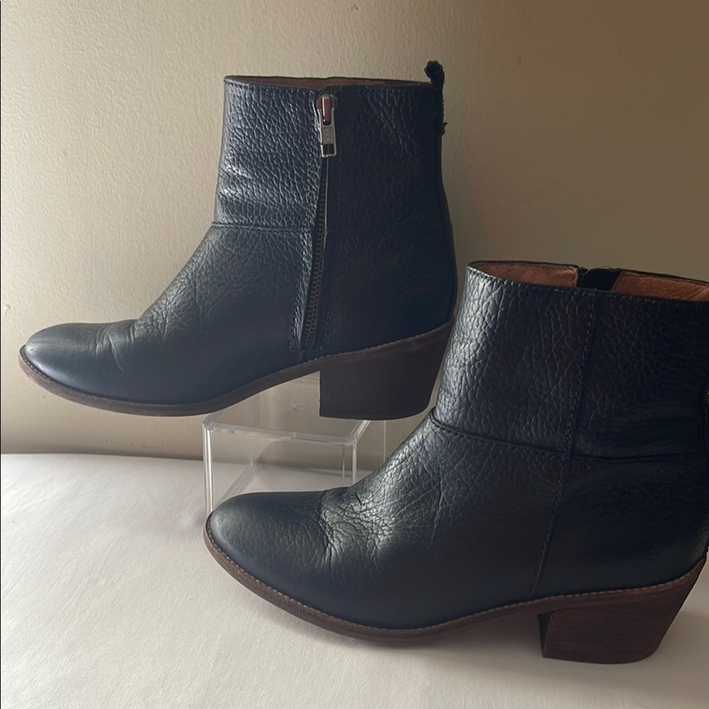 Madewell Black Ankle Booties Sleek and Stylish